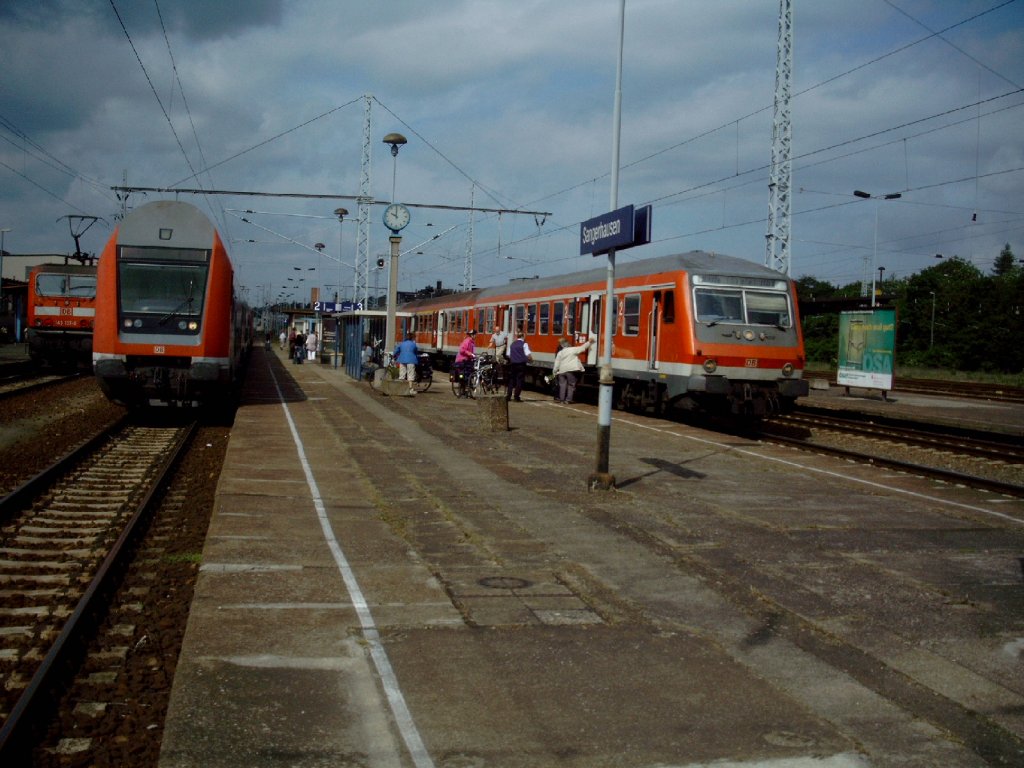 Am Bahnsteig in Sangerhausen, um 2005