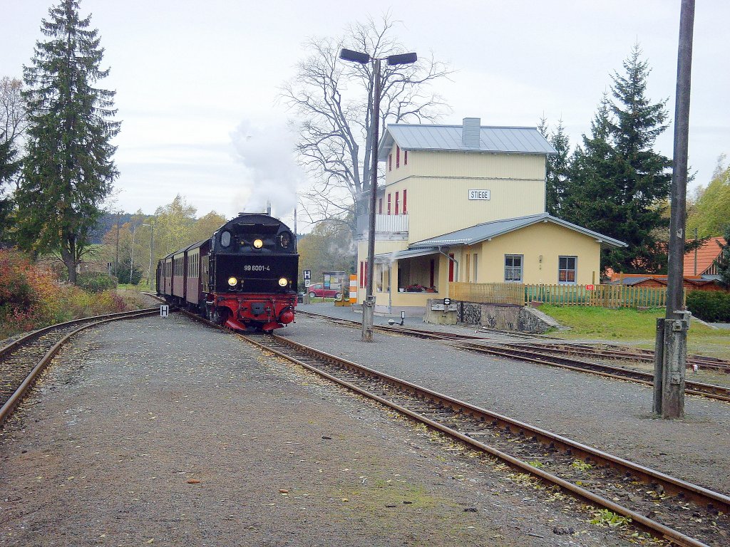 Bhf Stiege mit Zug aus Hasselfelde, Oktober 2010
