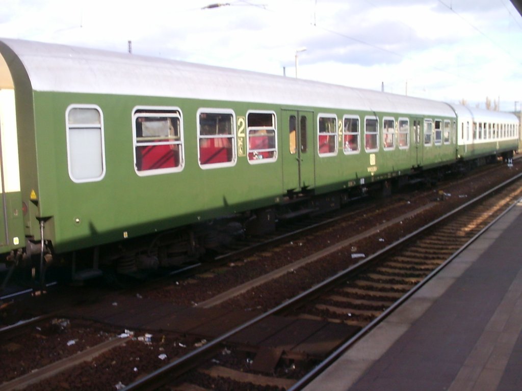 DR-Reisezugwagen in Naumburg, um 2004