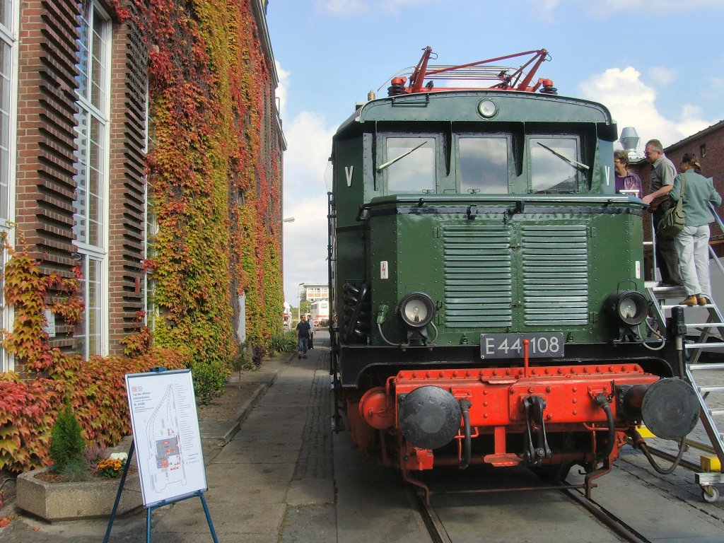 E 44 108 kann besichtigt werden, Aw Dessau September 2009