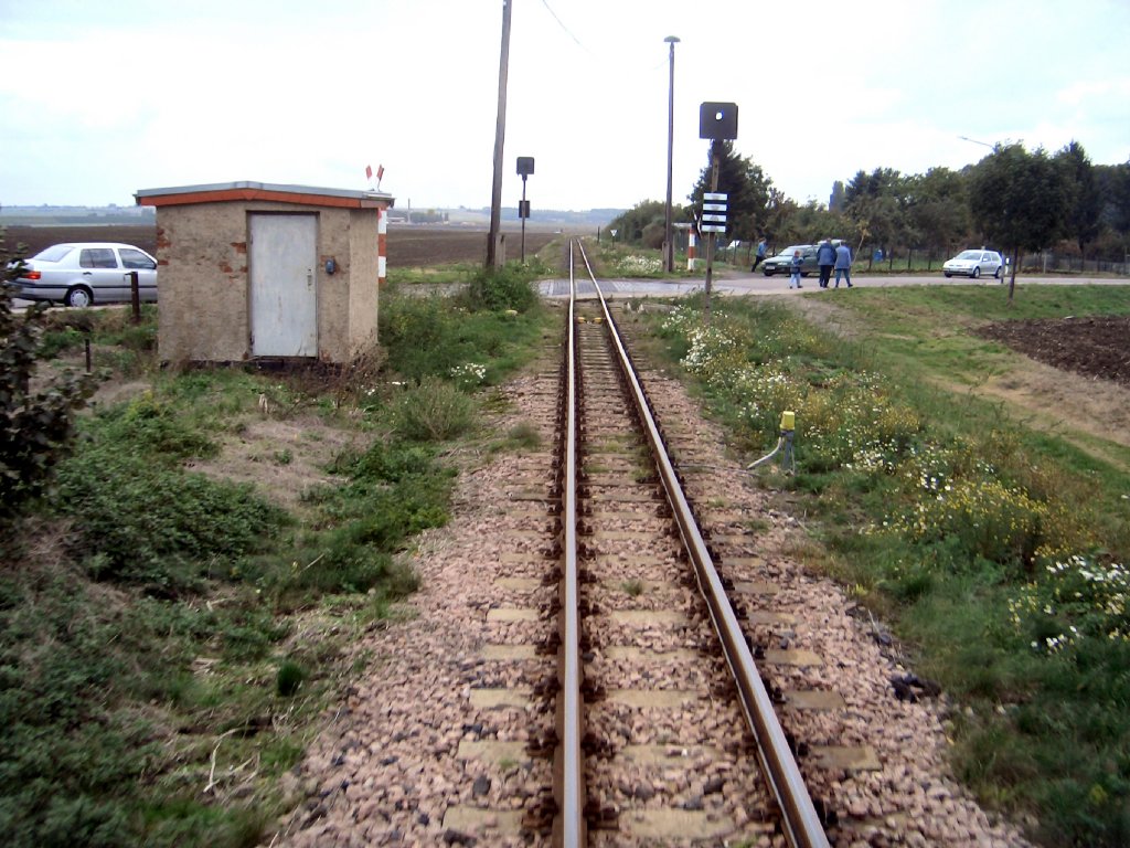 Gerade Streckenverlauf mit Strassenkreuzung, Zustand 2005