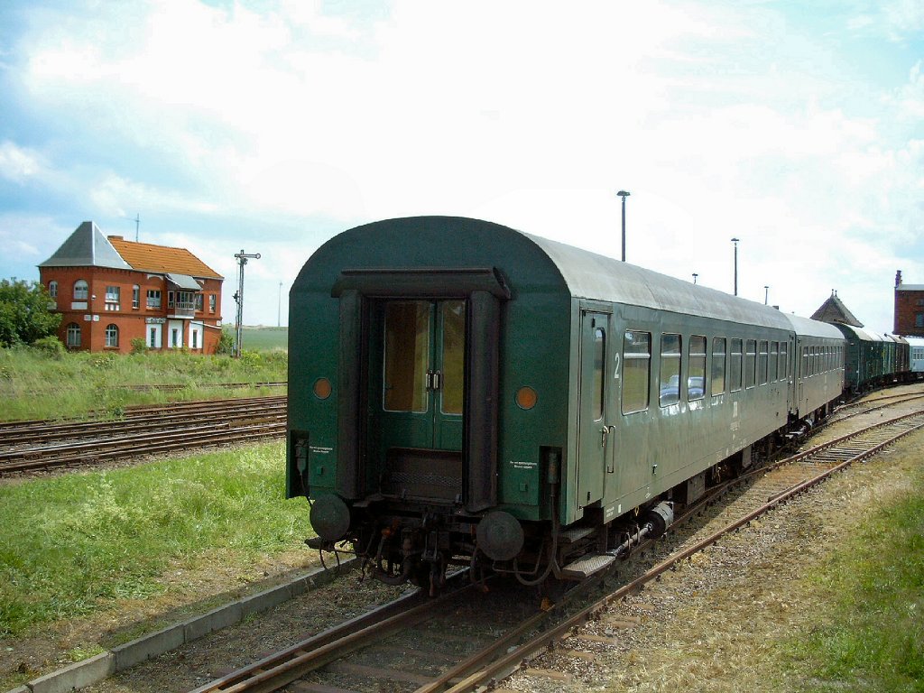 Reisezugwagen im Bw Stafurt, Juni 2005