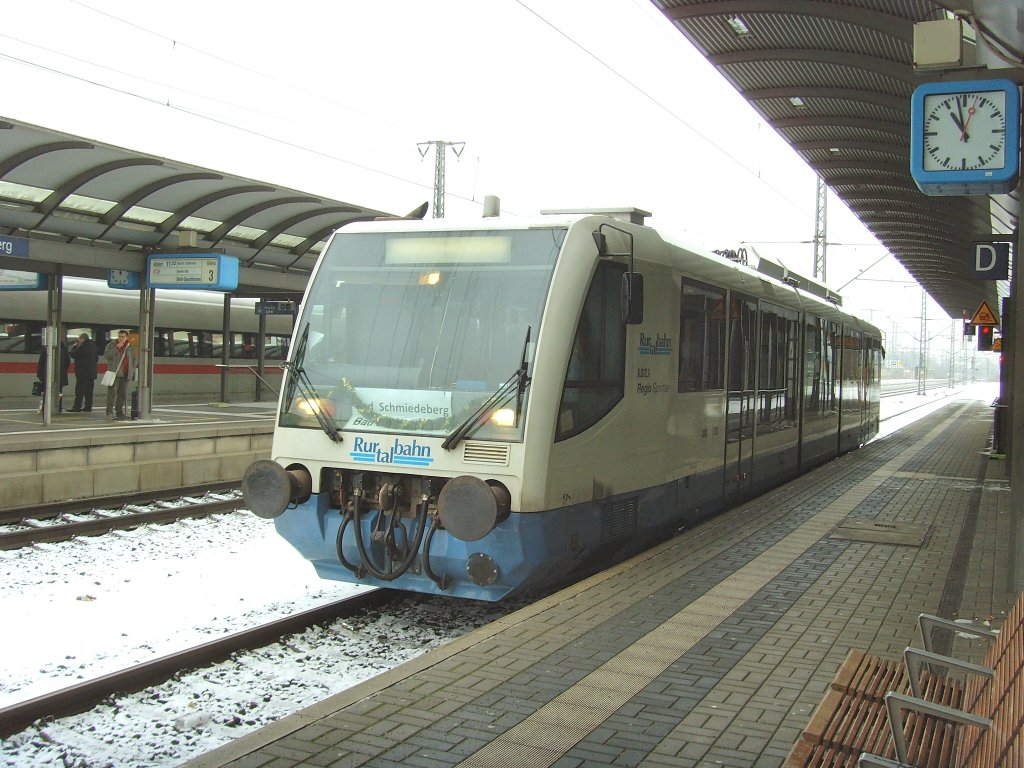 Triebwagen der Rurtalbahn und ICE in Lutherstadt Wittenberg, 23.12.2009
