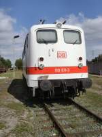 BR 110 der Deutschen Bahn in wei im Aw Dessau, September 2009